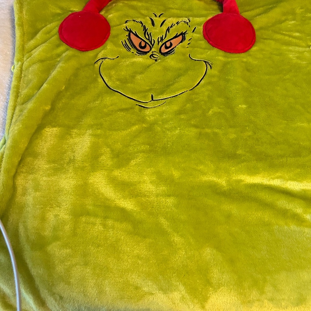 Green Grinch Fleece Throw Blanket